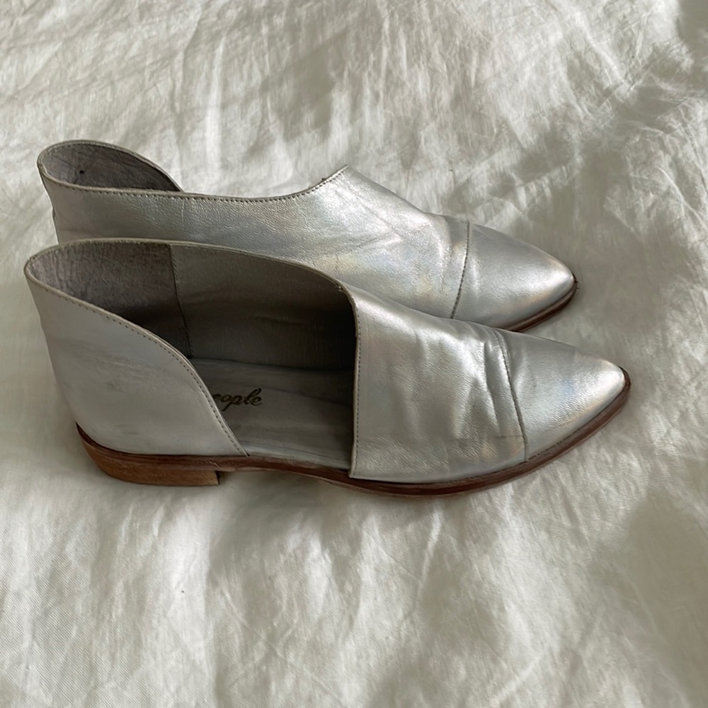 Free People shoes silver/hologram size 39 flat royale